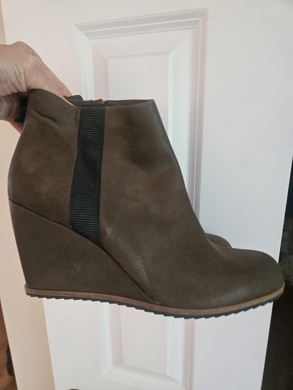 (NEW) Women’s Green/Brown Wedge Ankle Boot